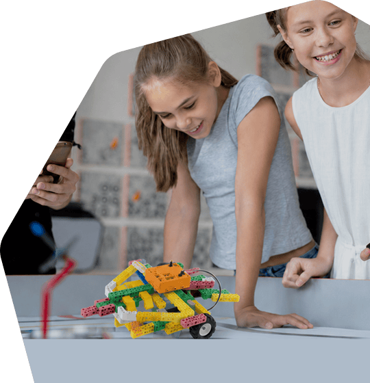 Kids learning robotics at RoboThink